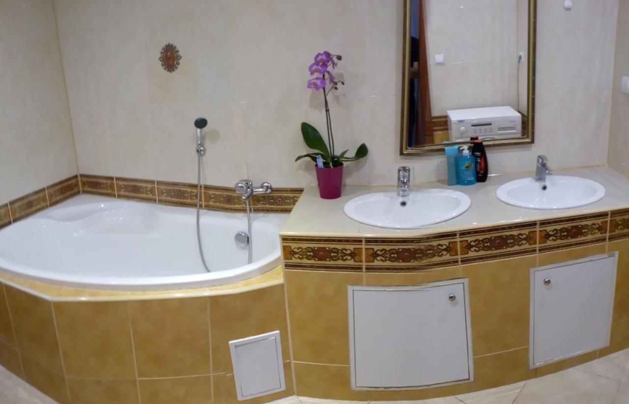 Luxury Large Apartment 21 Košice Esterno foto